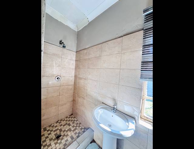 10 BEDROOM FREESTANDING FOR SALE IN WITBANK EXT 8